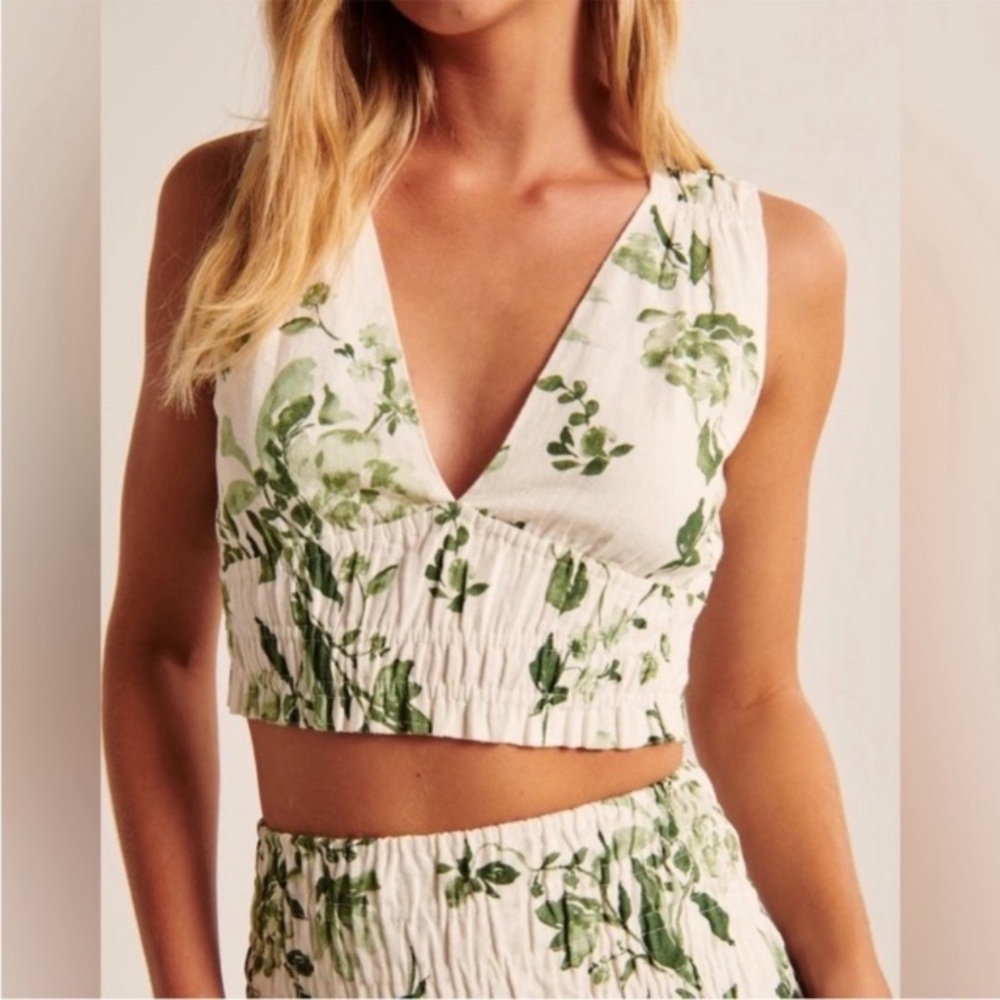 Abercrombie & Fitch Linen-Blend Wide Strap Top in Green floral Sz M